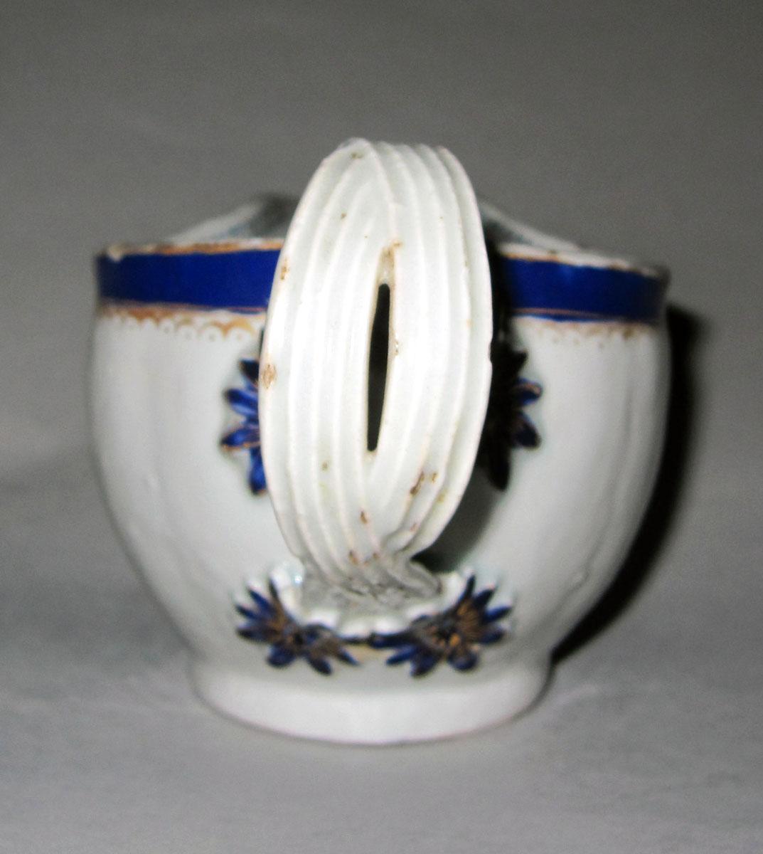 1970.0597.002 Porcelain sauceboat handle