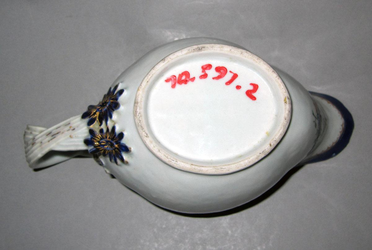 1970.0597.002 Porcelain sauceboat underside