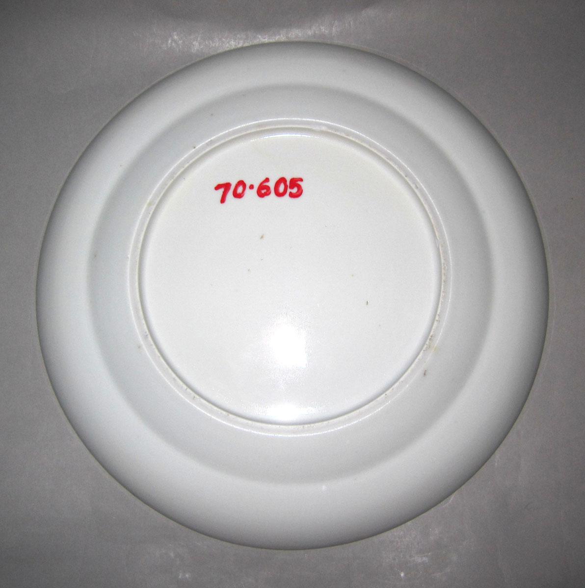 1970.0605 Porcelain plate underside