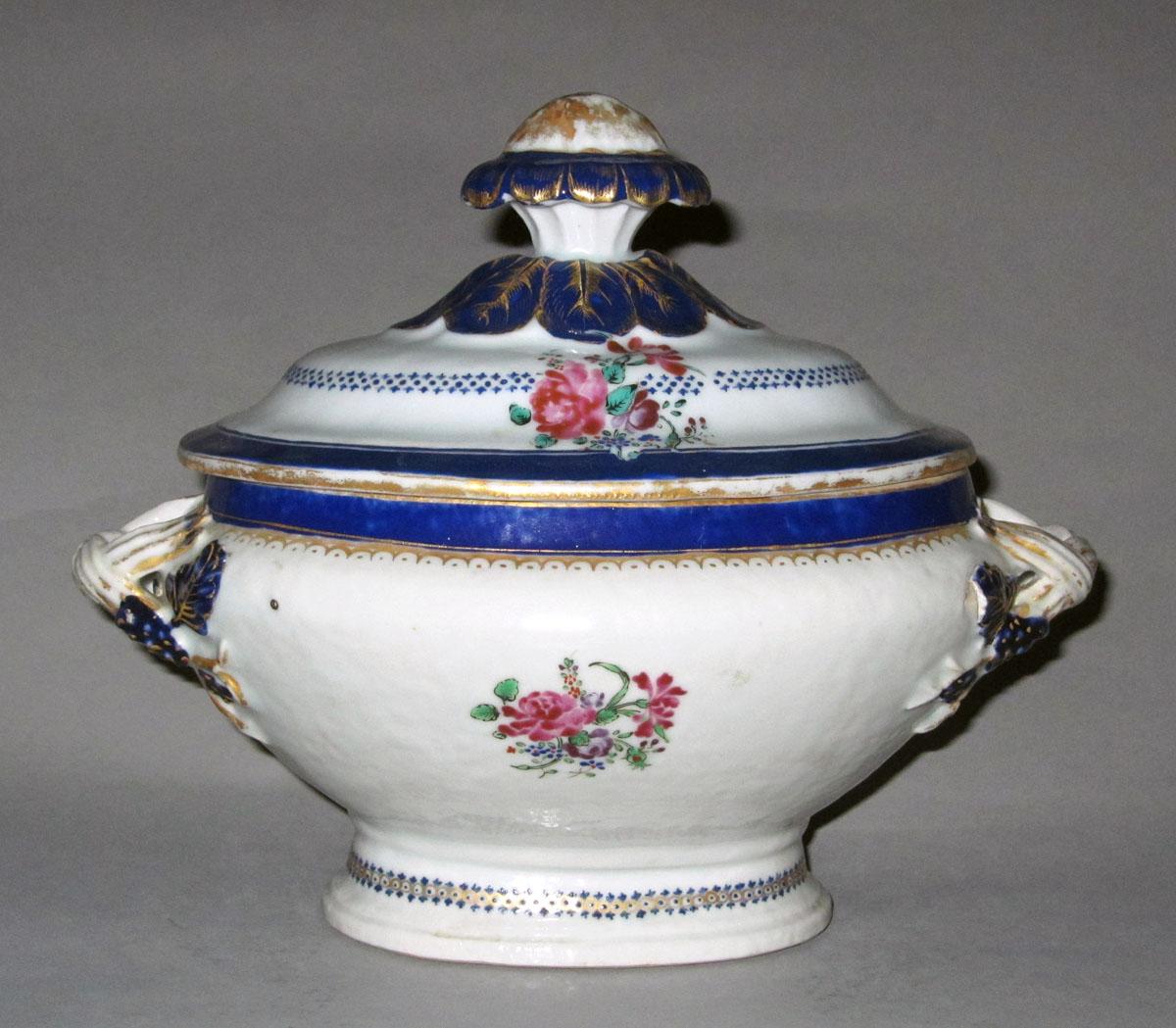 1970.0610.001 A,B Porcelain sauce tureen