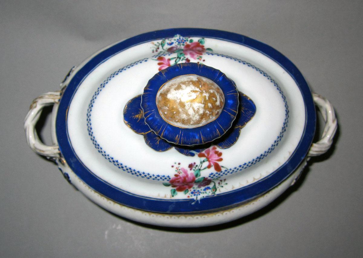 1970.0610.001 A,B Porcelain sauce tureen top
