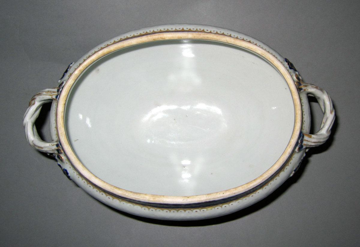 1970.0610.001 A Porcelain sauce tureen top