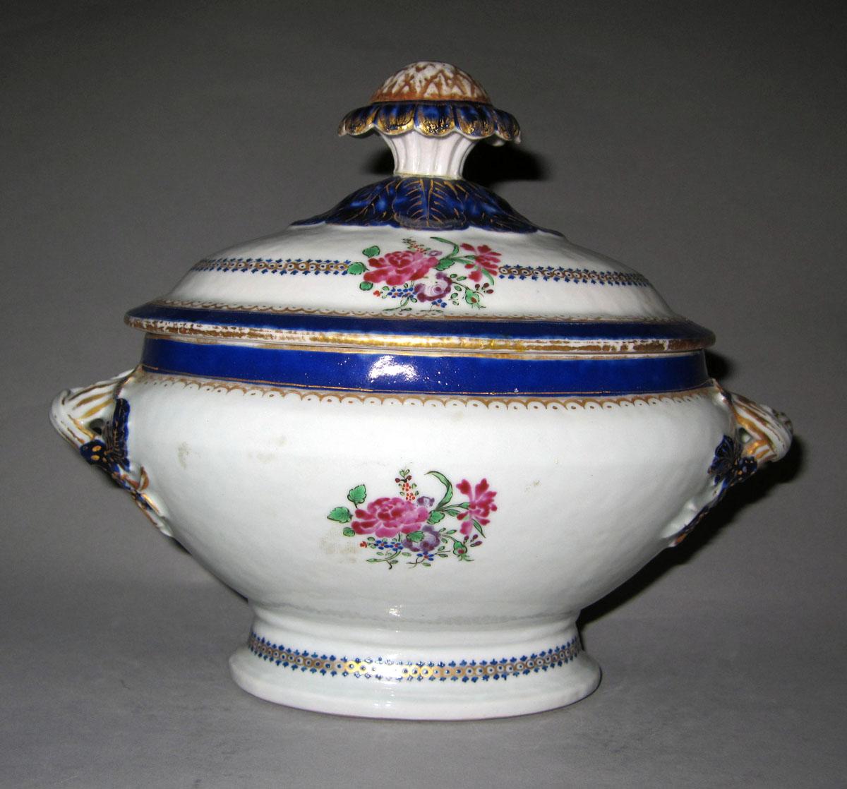 1970.0610.002 A,B Porcelain sauce tureen