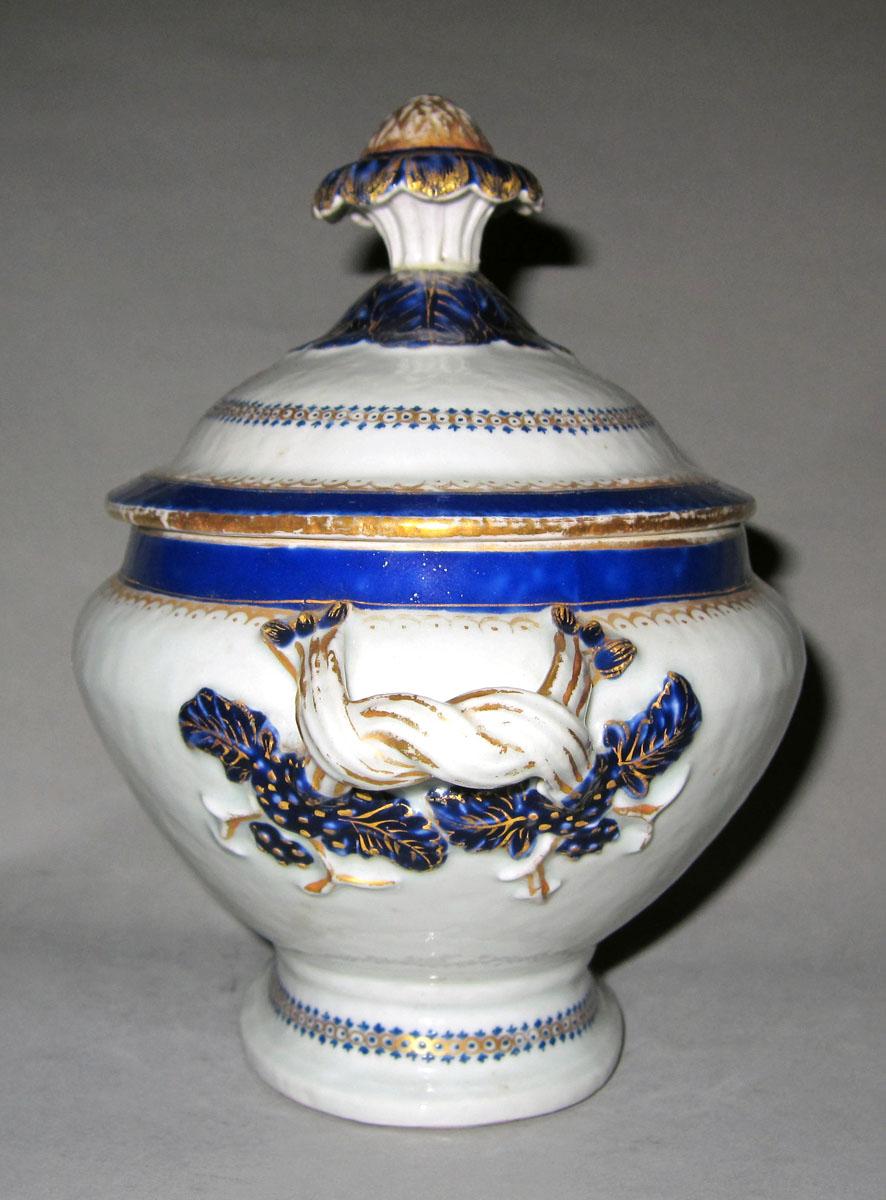 1970.0610.002 A,B Porcelain sauce tureen handle