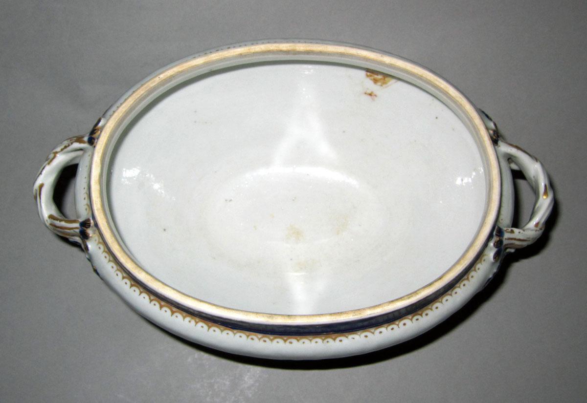 1970.0610.002 A Porcelain sauce tureen top