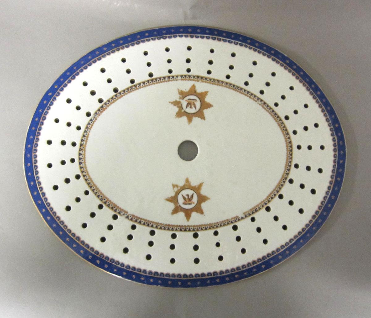 1970.0616.001 Porcelain strainer