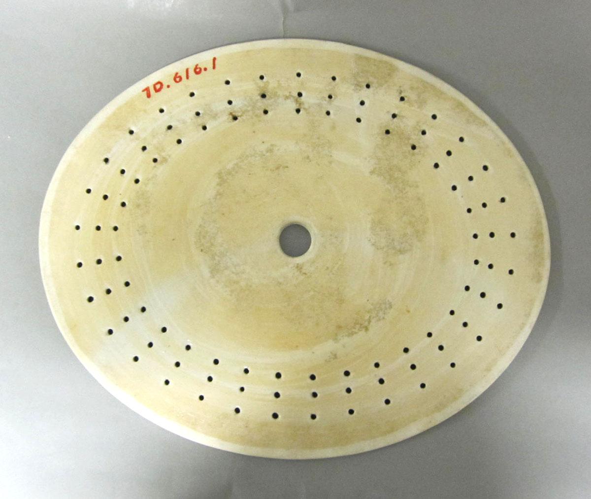 1970.0616.001 Porcelain strainer underside