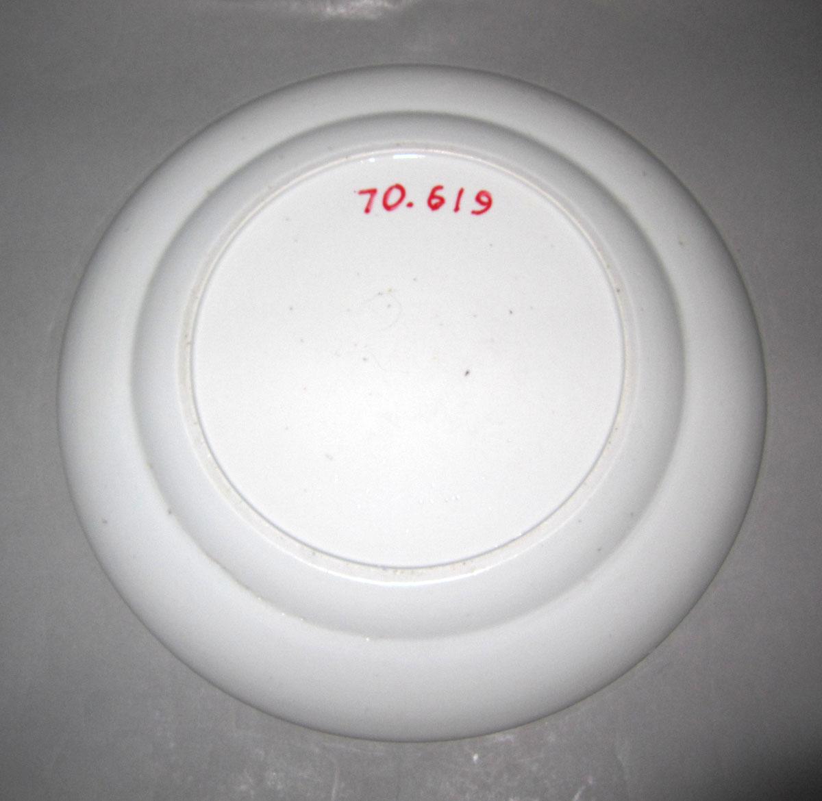1970.0619 Porcelain plate underside