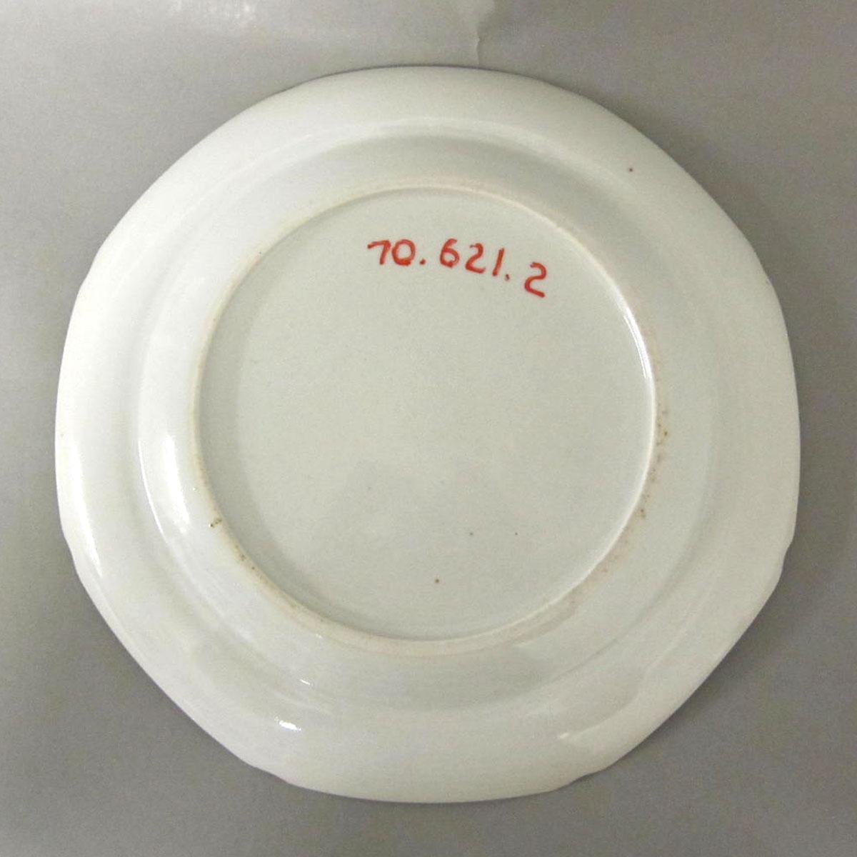 1970.0621.002 Porcelain plate underside