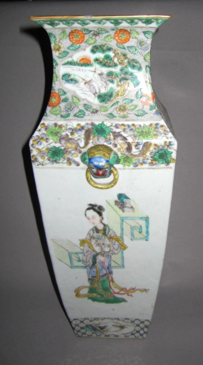 1970.0634.001 Porcelain flower container face two