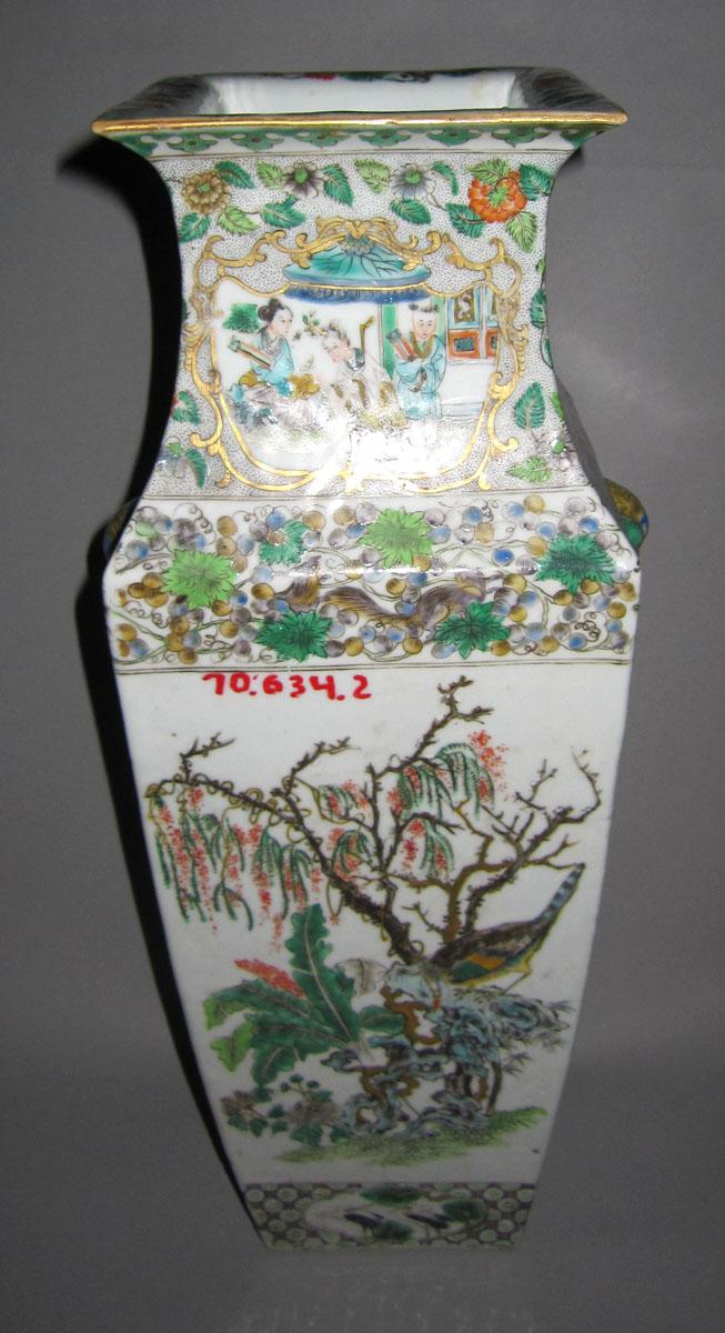 1970.0634.002 Porcelain flower container face four
