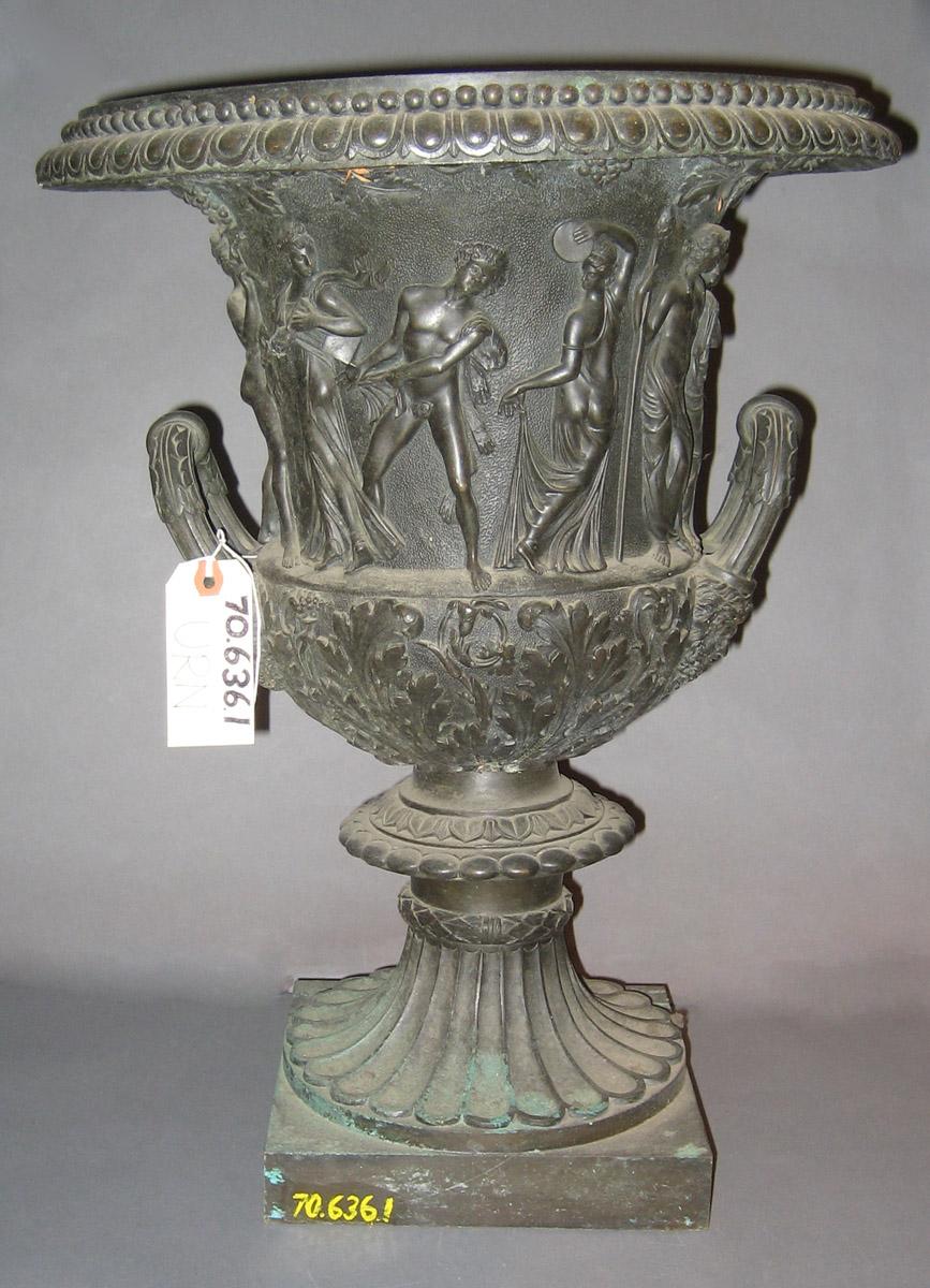 1970.0636.001 Flower container