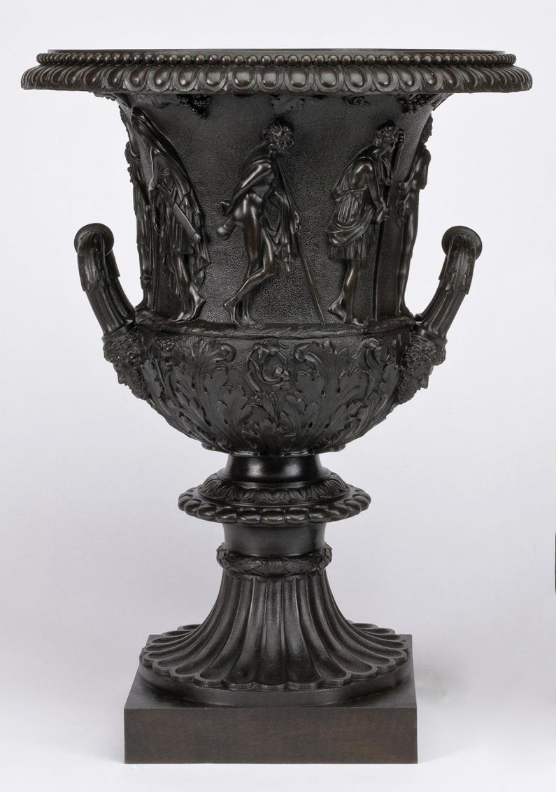 1970.0636.002 Urn (overall view 2)