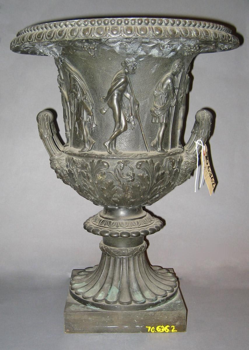 1970.0636.002 Flower container (view 2)
