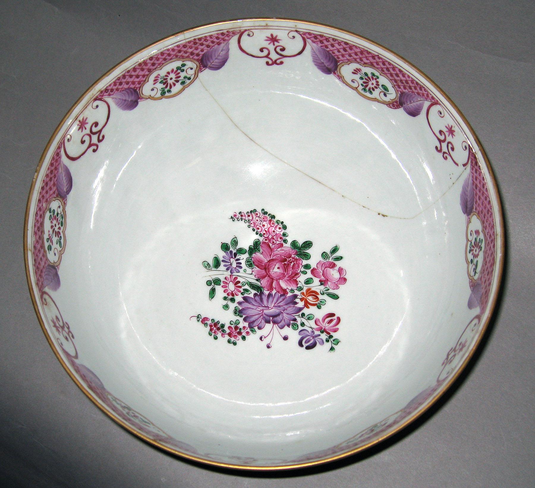1970.0662 Porcelain punch bowl (interior)