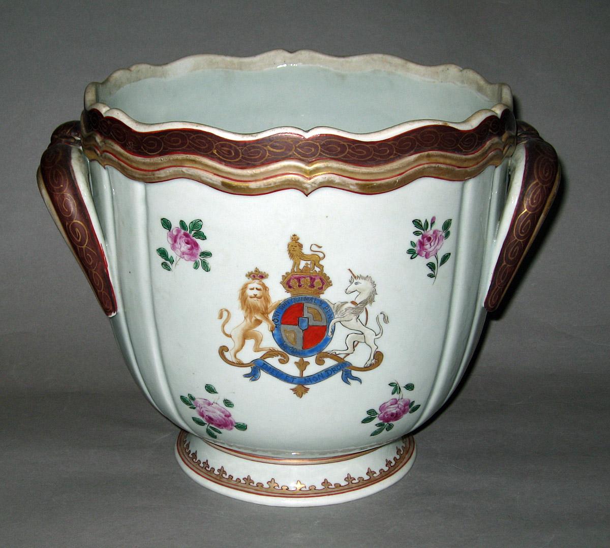 1970.0876.001 Porcelain jardiniere