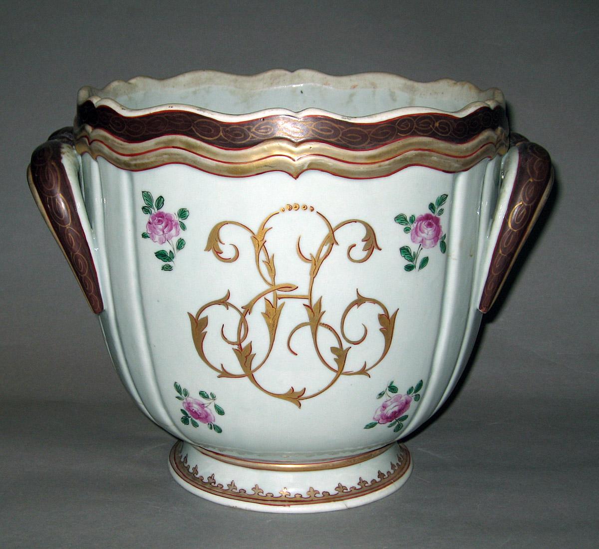 1970.0876.001 Porcelain jardiniere (view 2)