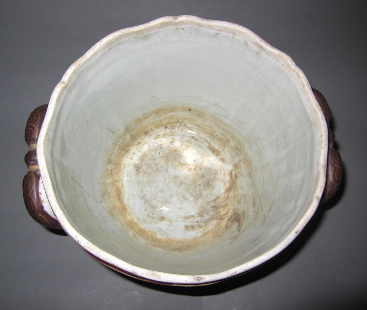 1970.0876.001 Porcelain flower container top