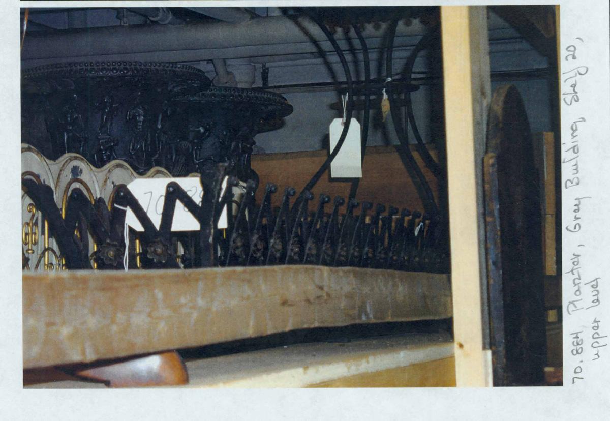 1970.0884 Flower container, jardiniere (view 2)
