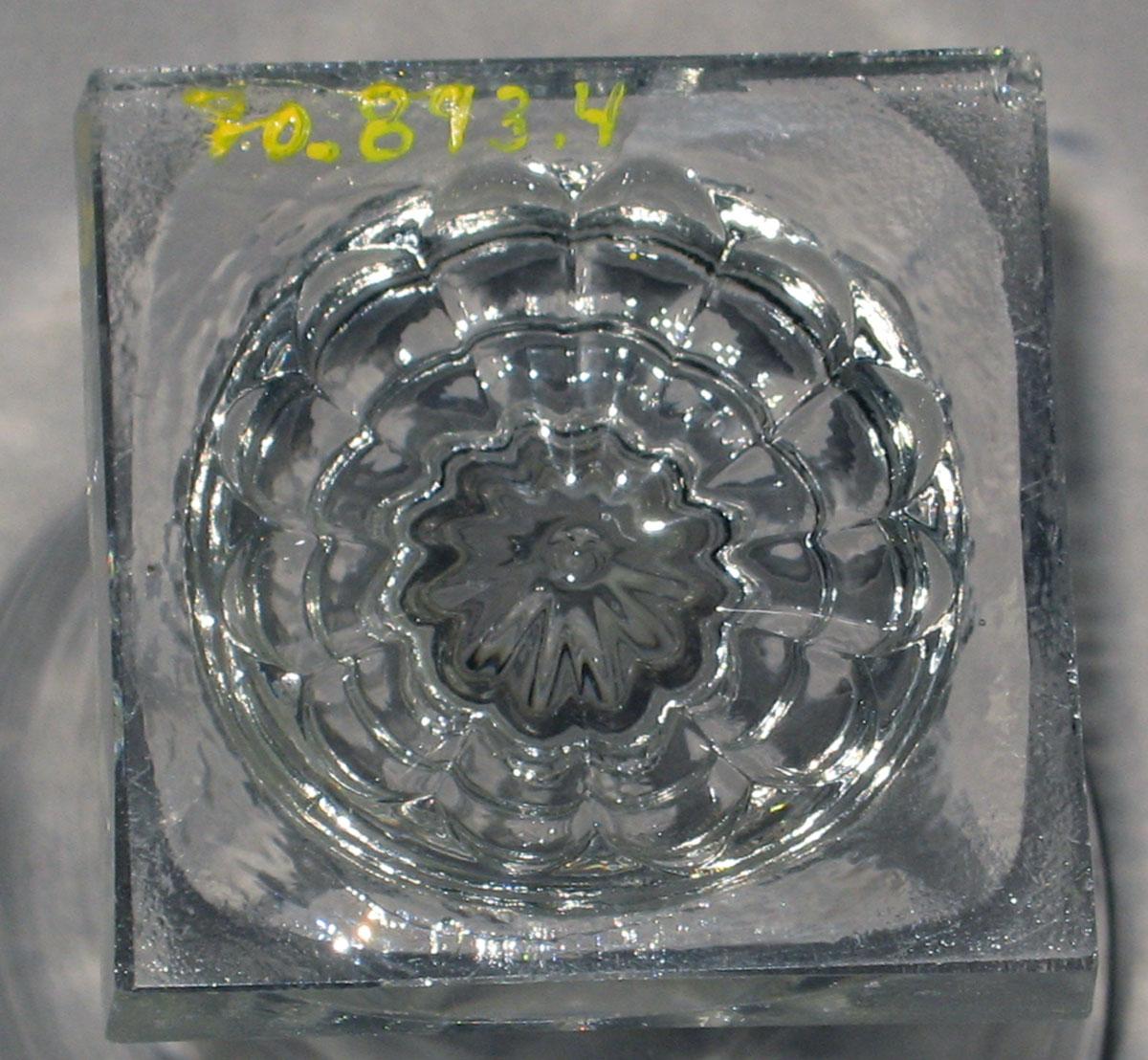 1970.0893.004 Glass rummer (underside)
