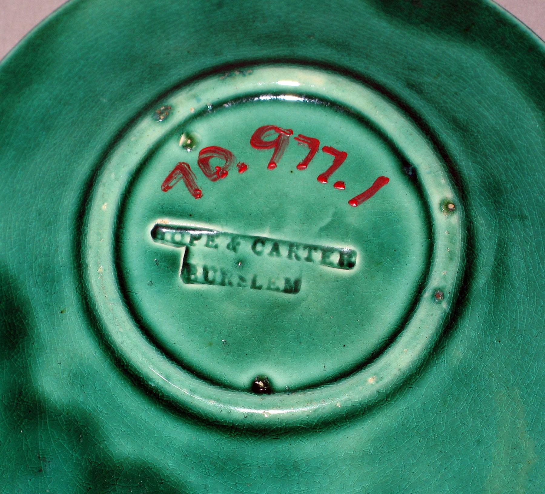 1970.0977.001 Green glaze earthenware plate (mark)