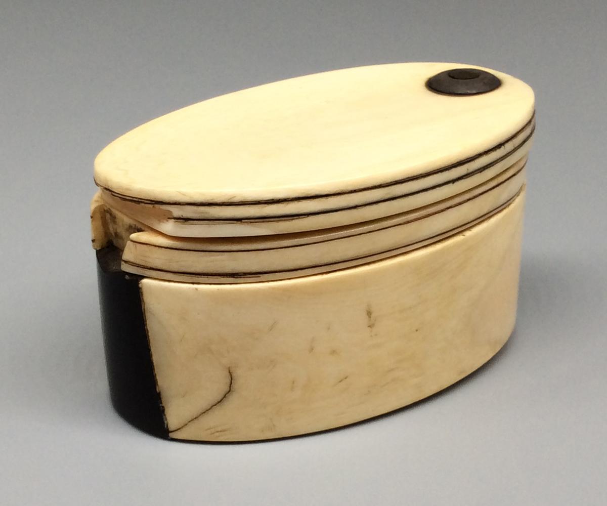 1952.0269 Box, view 1