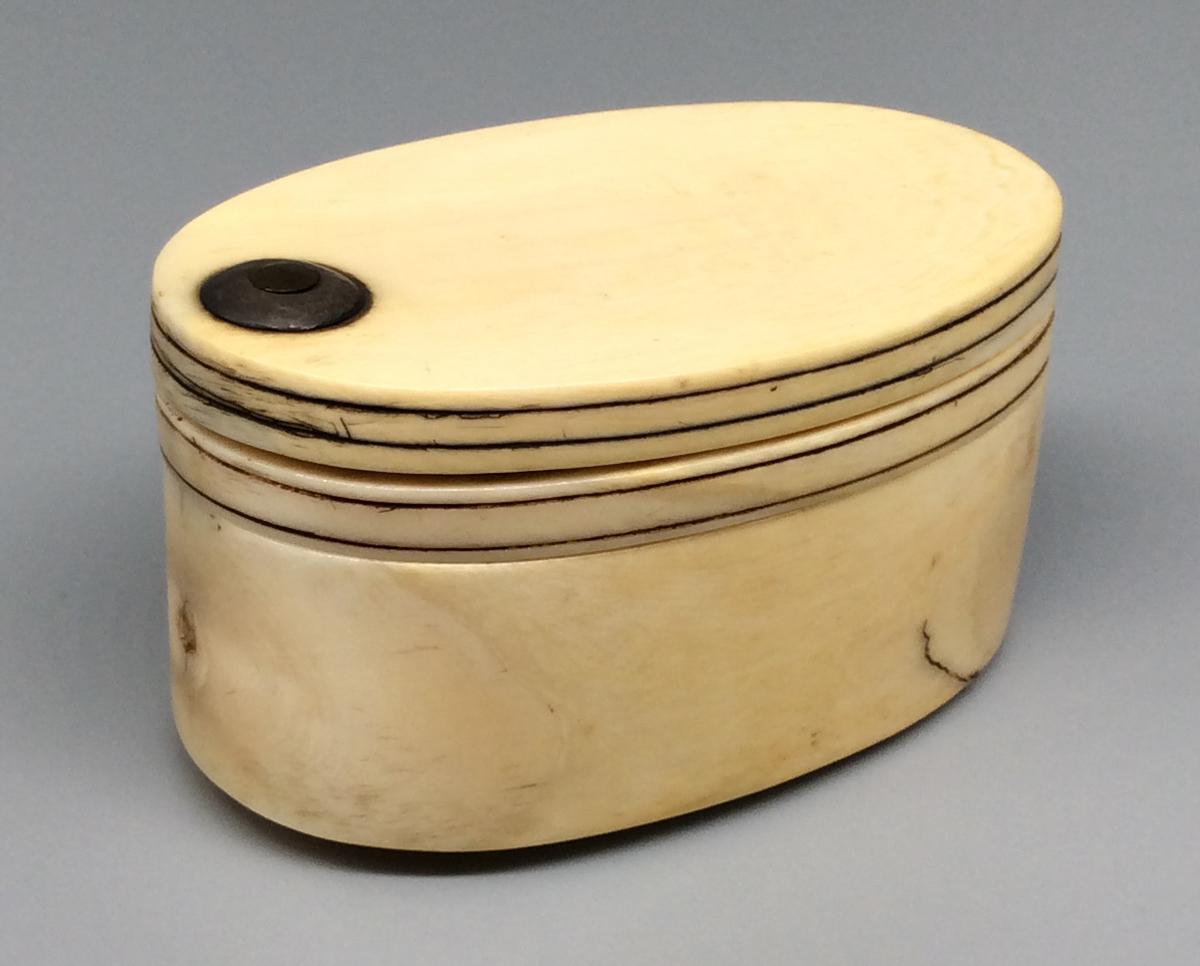 1952.0269 Box, view2
