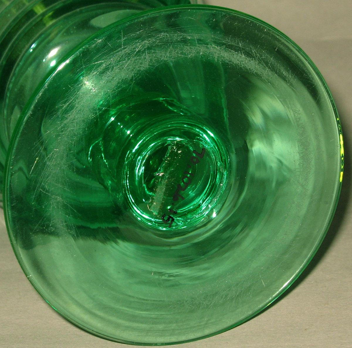 1970.1026.015 Glass goblet (underside)