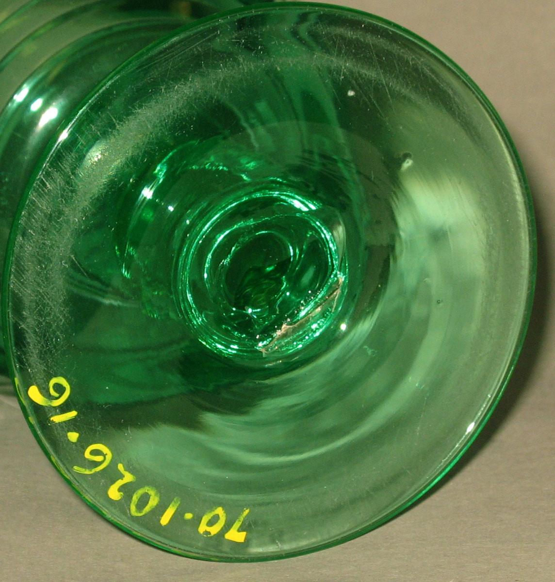 1970.1026.016 Glass goblet (underside)