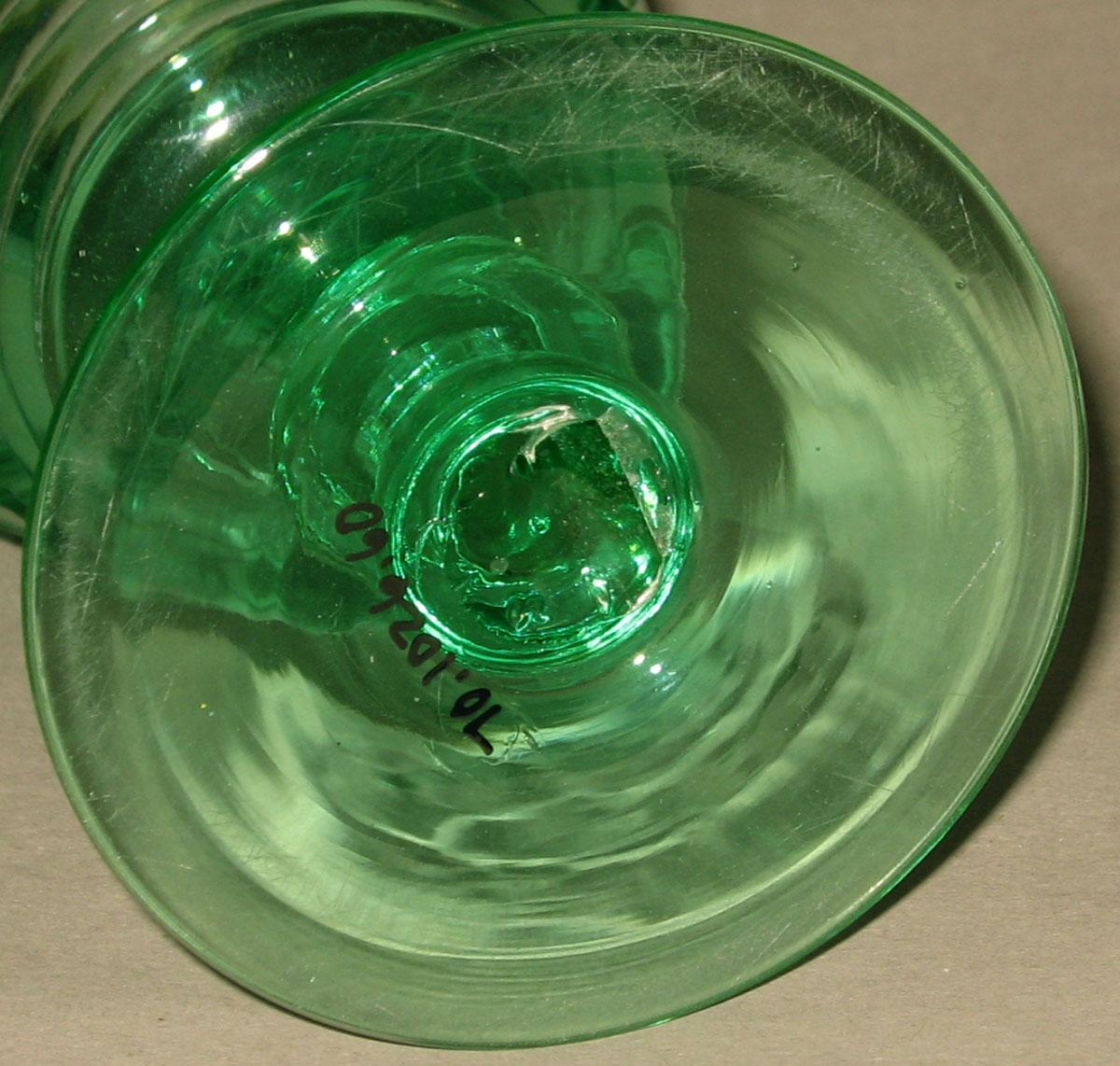 1970.1026.060 Green glass wineglass (underside)