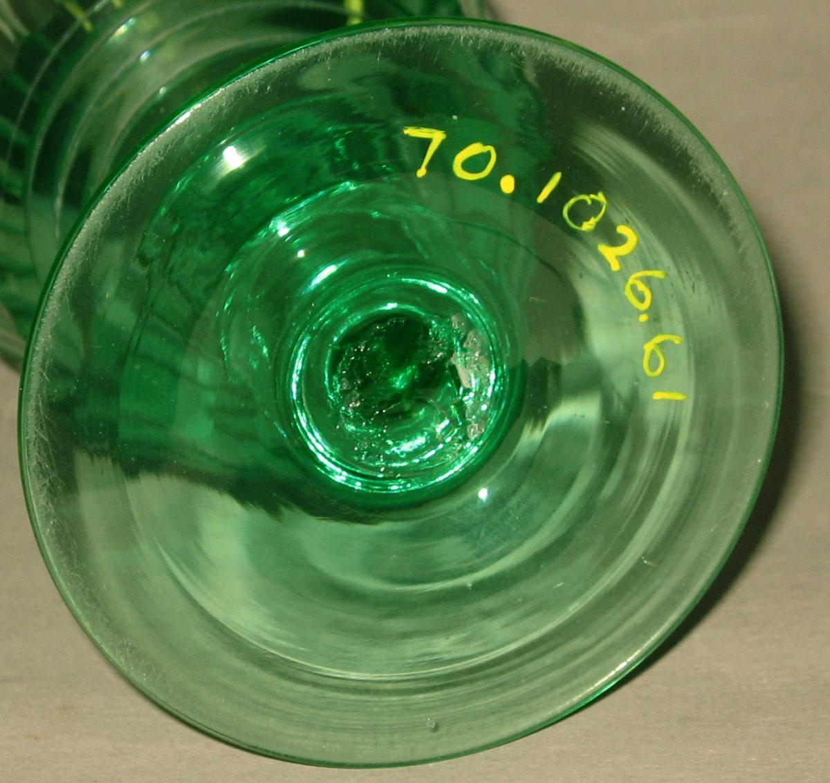 1970.1026.061 Glass wineglass (underside)