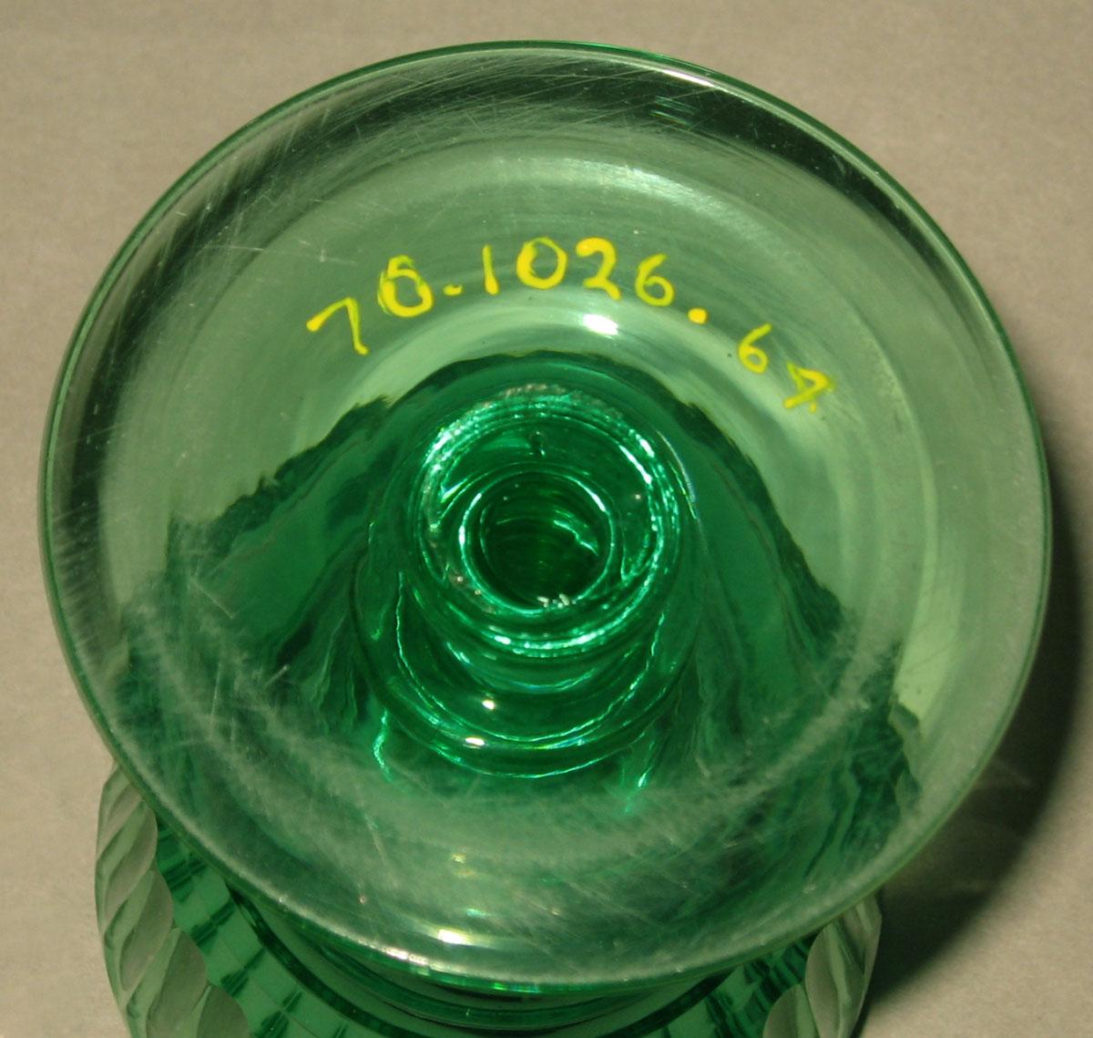 1970.1026.064 Glass wineglass (underside)