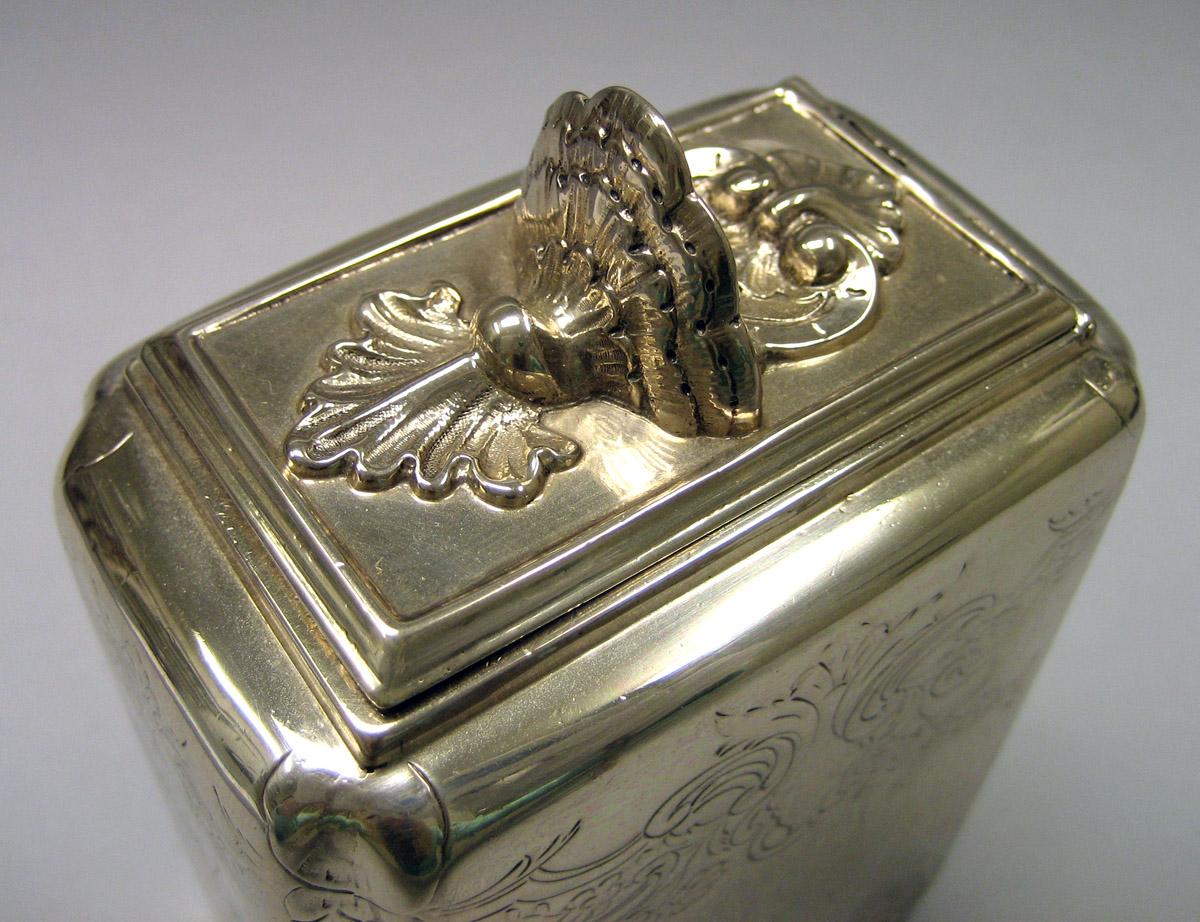 1970.1028 Silver Tea canister top view