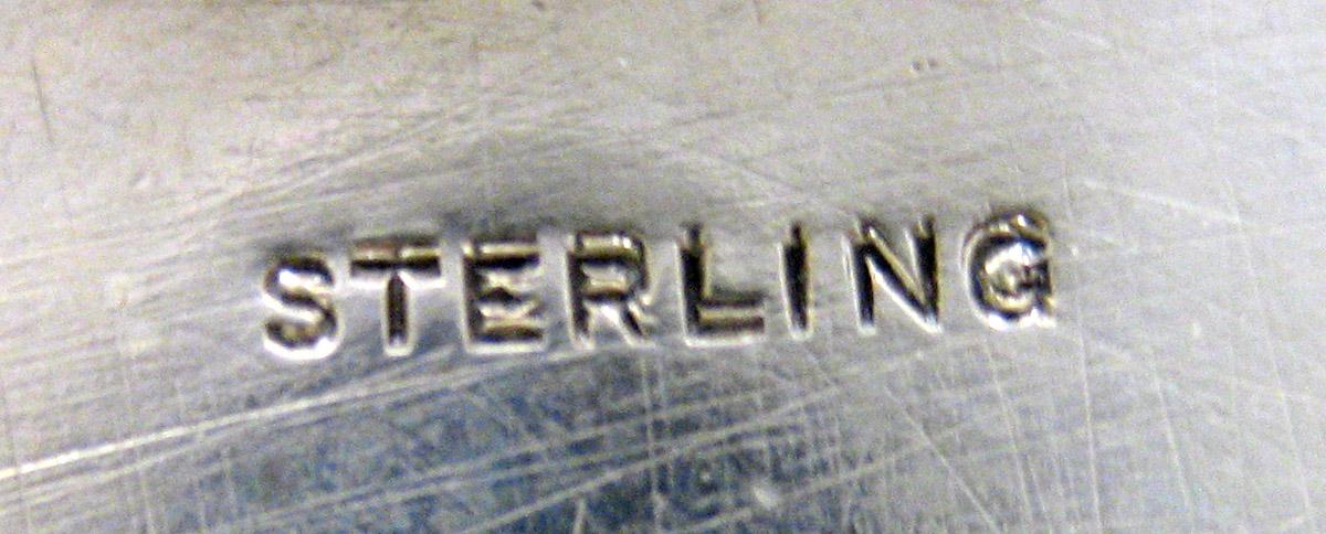 1970.1028 Silver Tea canister mark 3