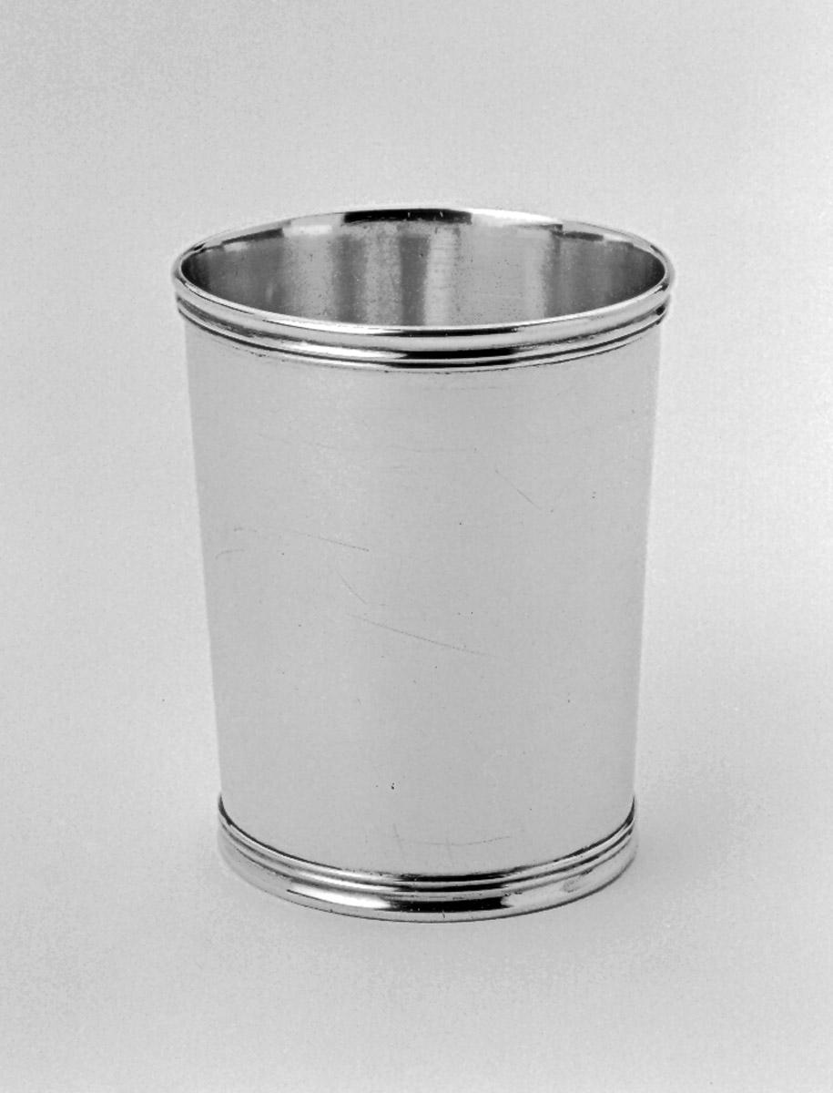 1970.1029 Beaker (view 2)