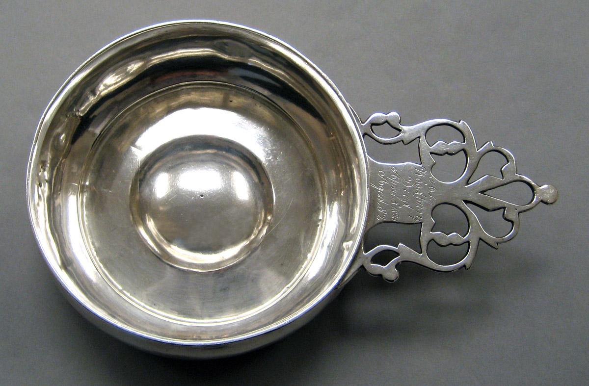 1970.1032 Silver Porringer top view