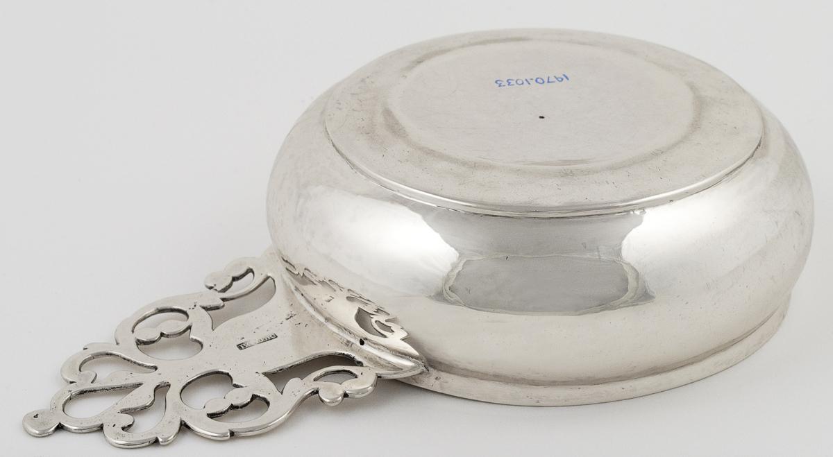1970.1033 Porringer, View 2