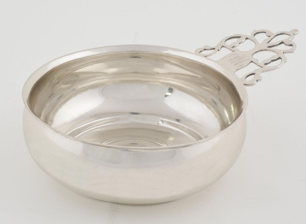 1970.1034 Porringer