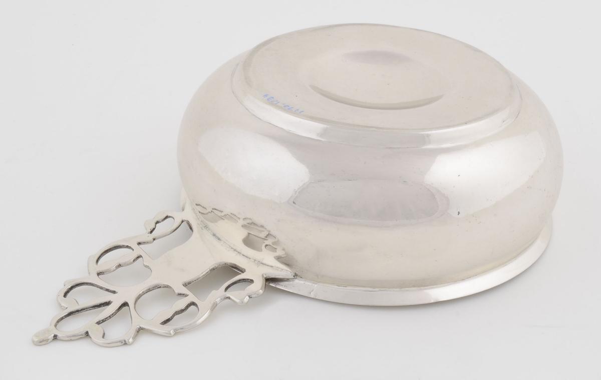 1970.1034 Porringer, View 2