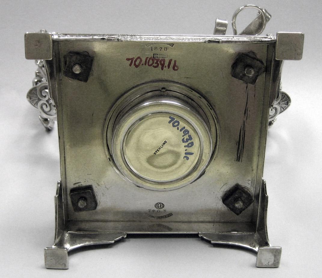 1970.1039.001 B-E Stand, underside