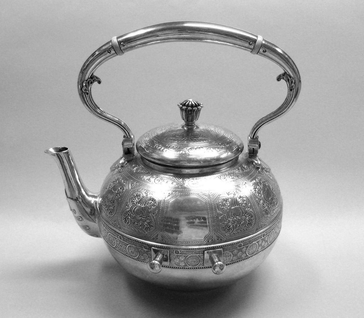 1970.1039.001 A Kettle on stand, side 1