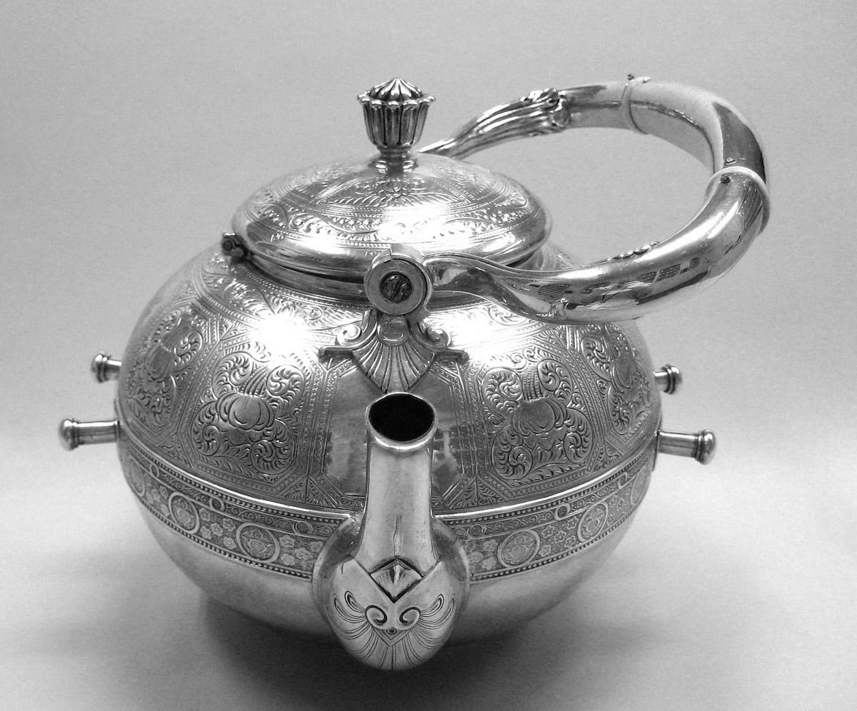 1970.1039.001 A Kettle on stand, side 2