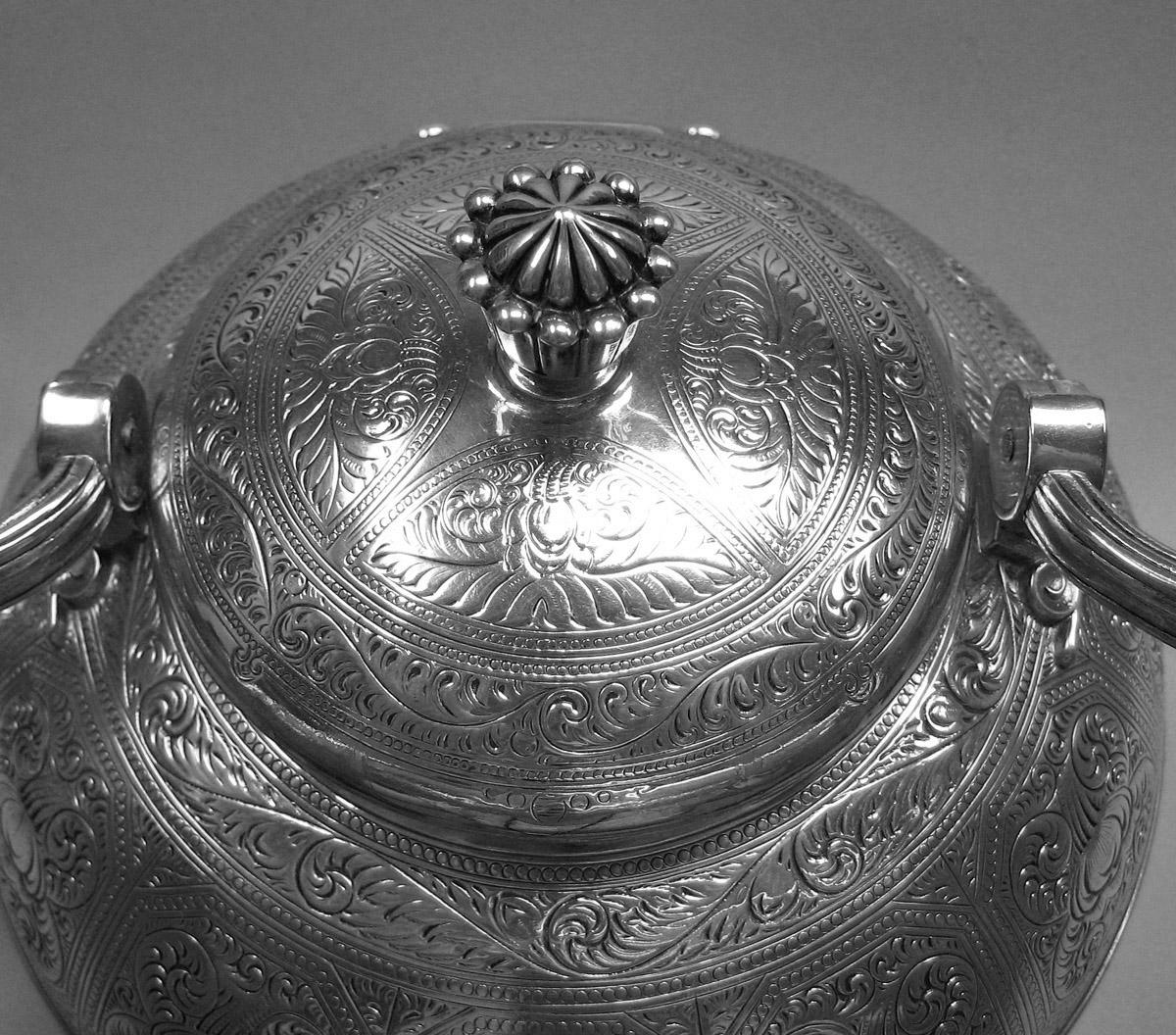 1970.1039.001 A Kettle on stand, top view