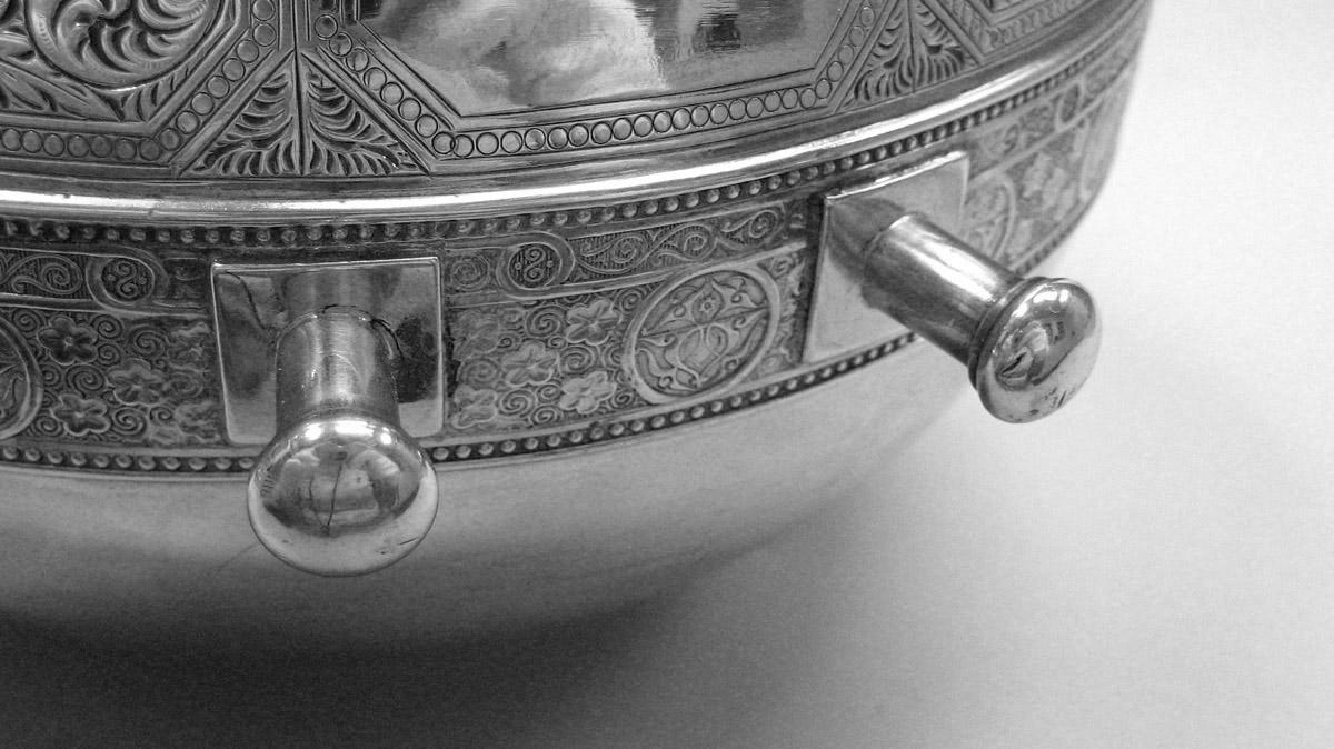 1970.1039.001 A Kettle on stand, detail