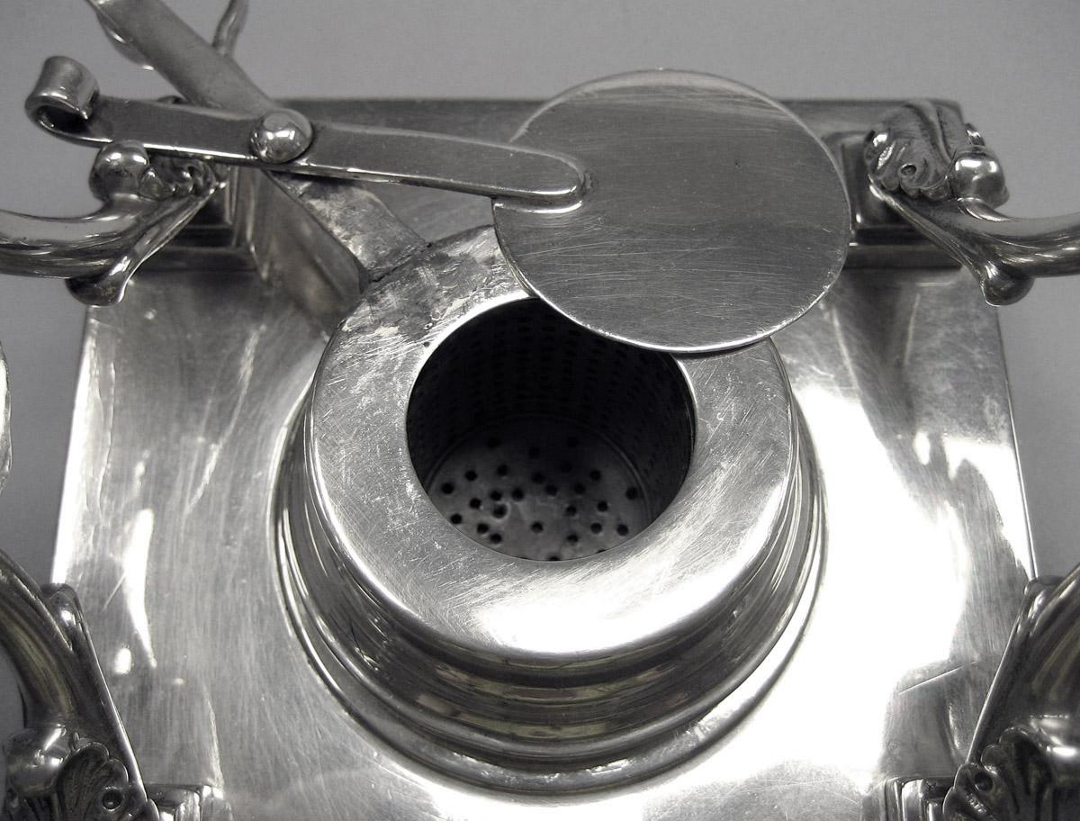 1970.1039.001 B-E Stand, detail