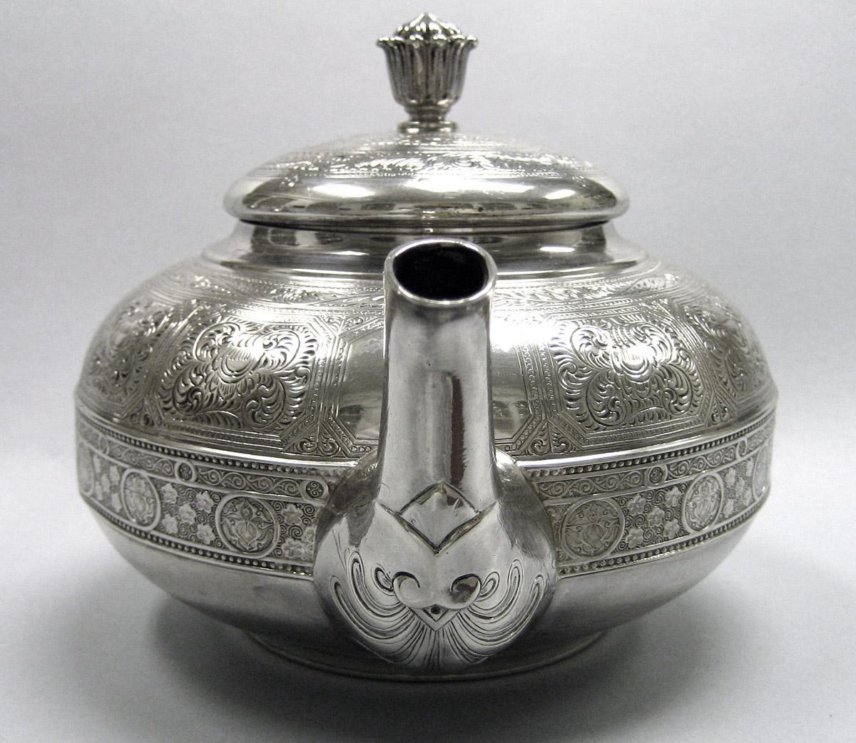 1970.1039.002 Teapot, front