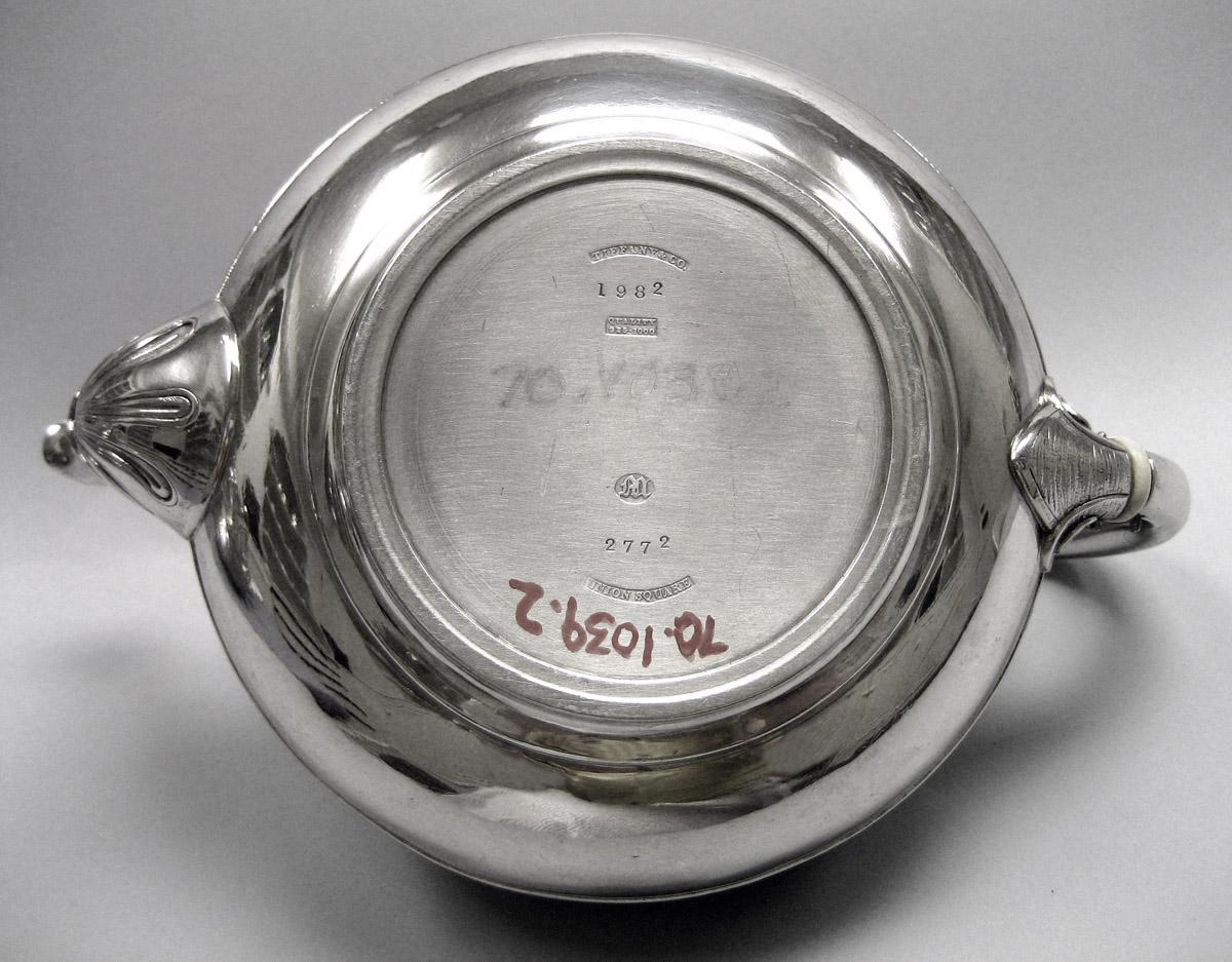 1970.1039.002 Teapot, underside