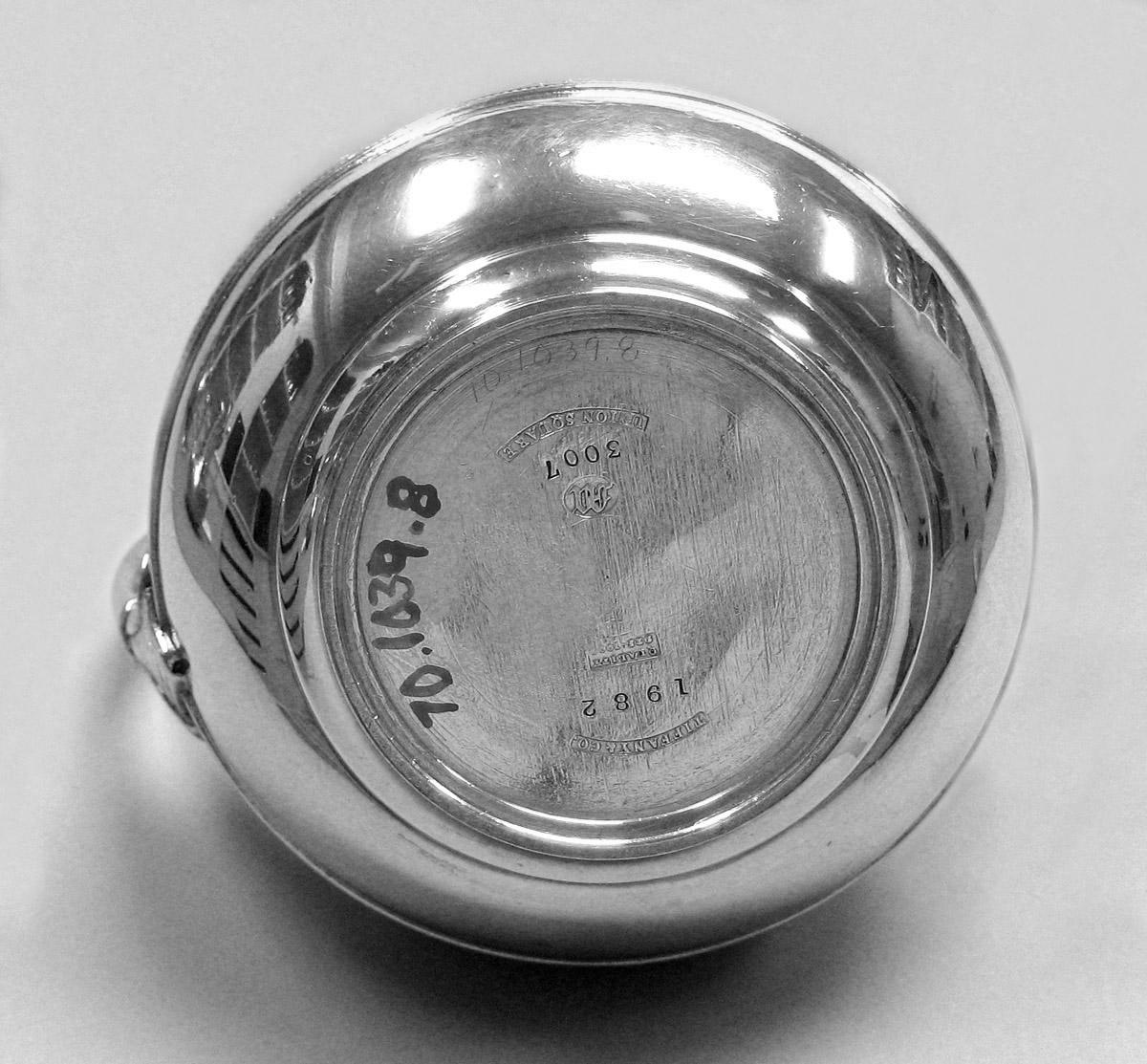 1970.1039.008 Cream pot, underside