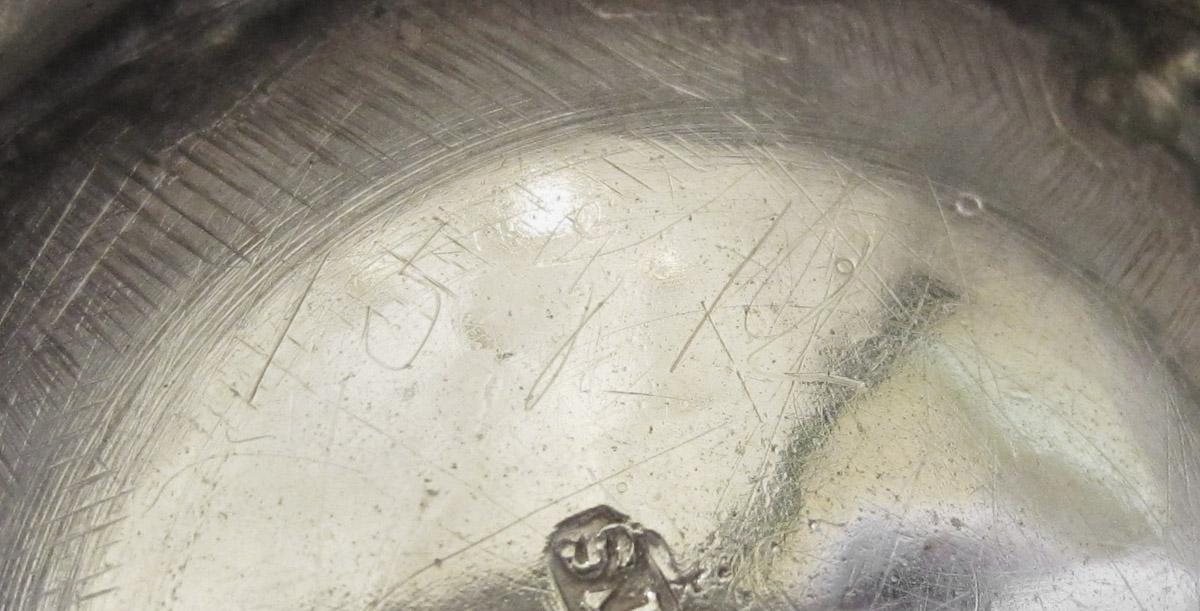1970.1082 A Sugar bowl, inscription 1