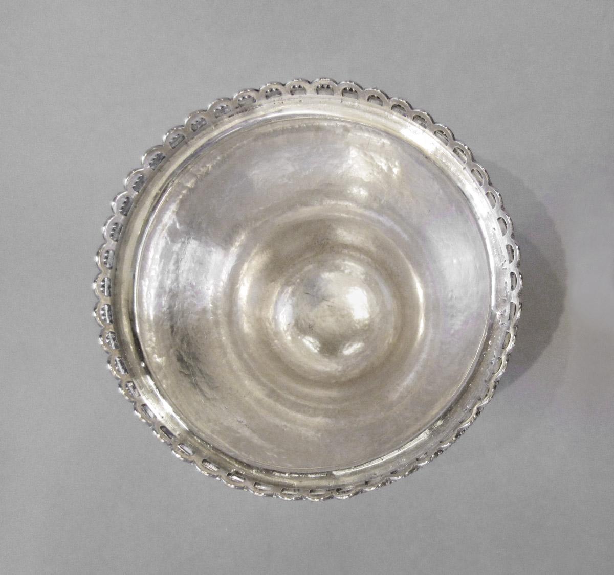 1970.1082 A Sugar bowl, interior